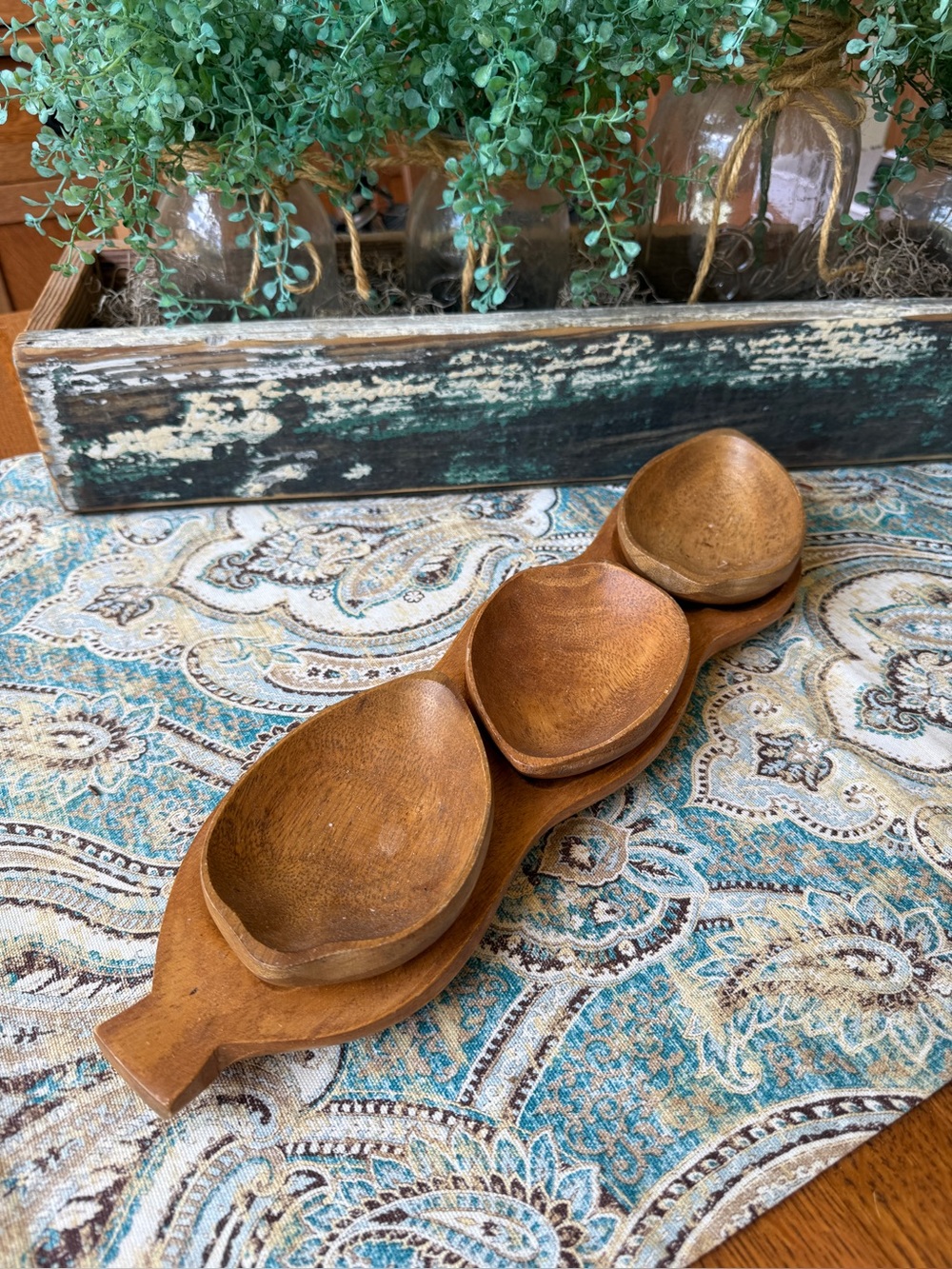 Carved Wood Condiment Bowl Set Leaf Tray With 3 Removable Serving Bowls